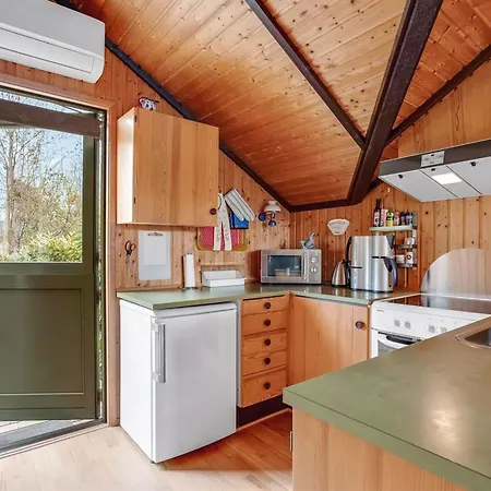 Ovine - 900m From The Sea By Interhome